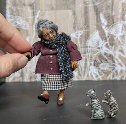Full-scale view of a handmade gothic miniature — Granny with cats (5/8), polymer clay, acryilcs, varnish, wire, wool, fabric