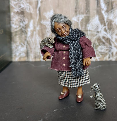 Full-scale view of a handmade gothic miniature — Granny with cats (3/8), polymer clay, acryilcs, varnish, wire, wool, fabric