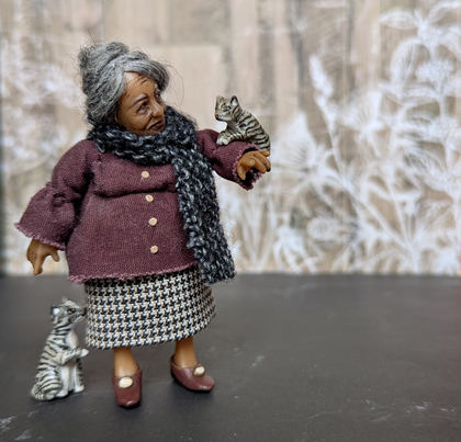 Full-scale view of a handmade gothic miniature — Granny with cats (4/8), polymer clay, acryilcs, varnish, wire, wool, fabric